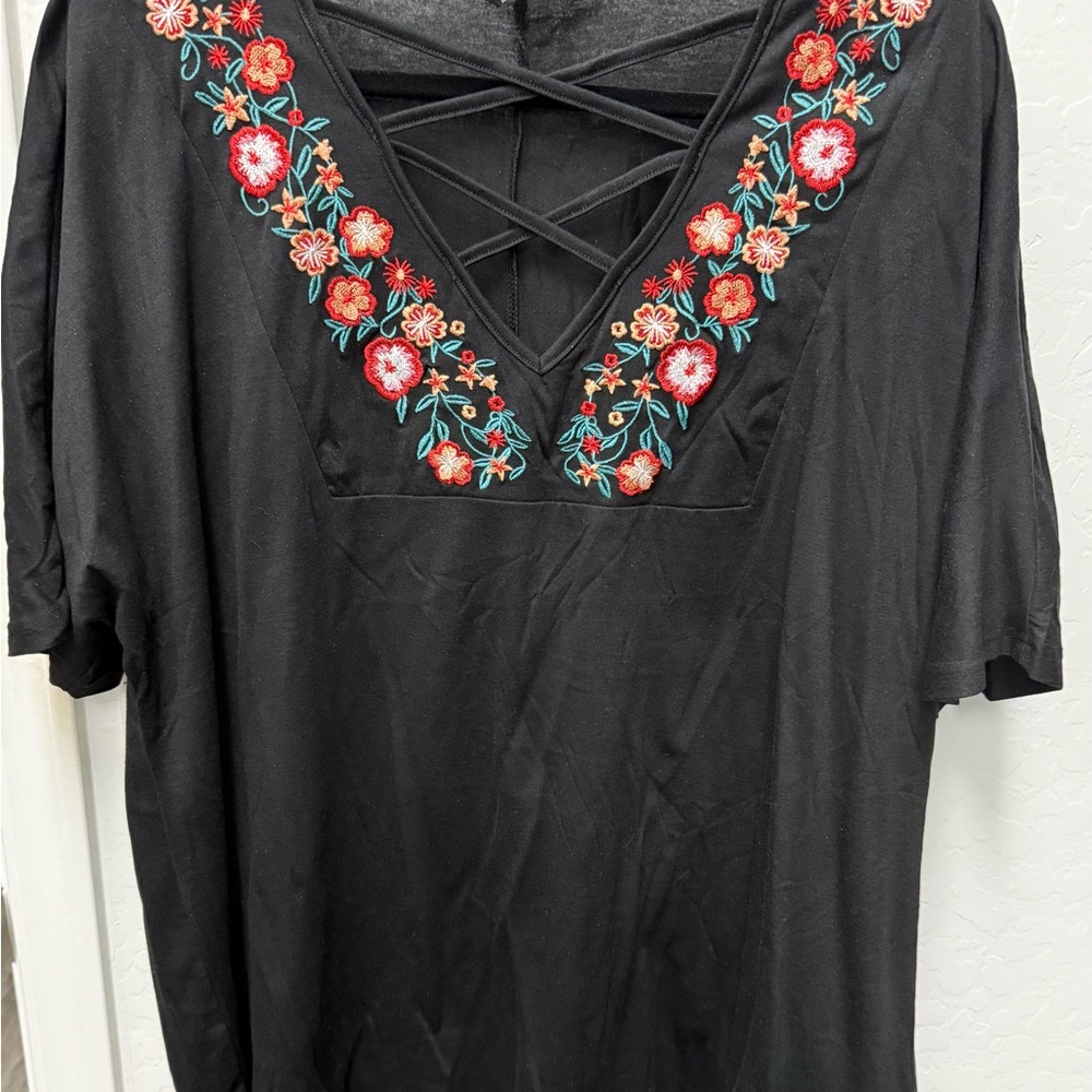 Embroidered Black Top. Size 18-20/1X. NWOT.